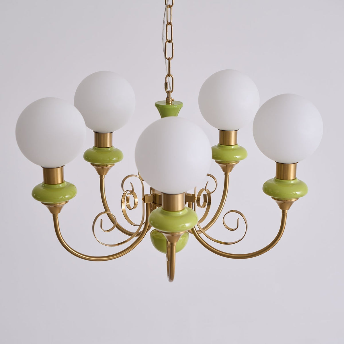 Glas-Kronleuchter mit Eisenrahmen in Grün, Gold und Weiß, 3-5-8 Lampen, Pendelleuchte für Esszimmer und Wohnzimmer | Sansoti