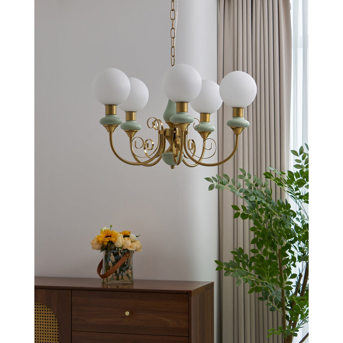 Glas-Kronleuchter mit Eisenrahmen in Grün, Gold und Weiß, 3-5-8 Lampen, Pendelleuchte für Esszimmer und Wohnzimmer | Sansoti