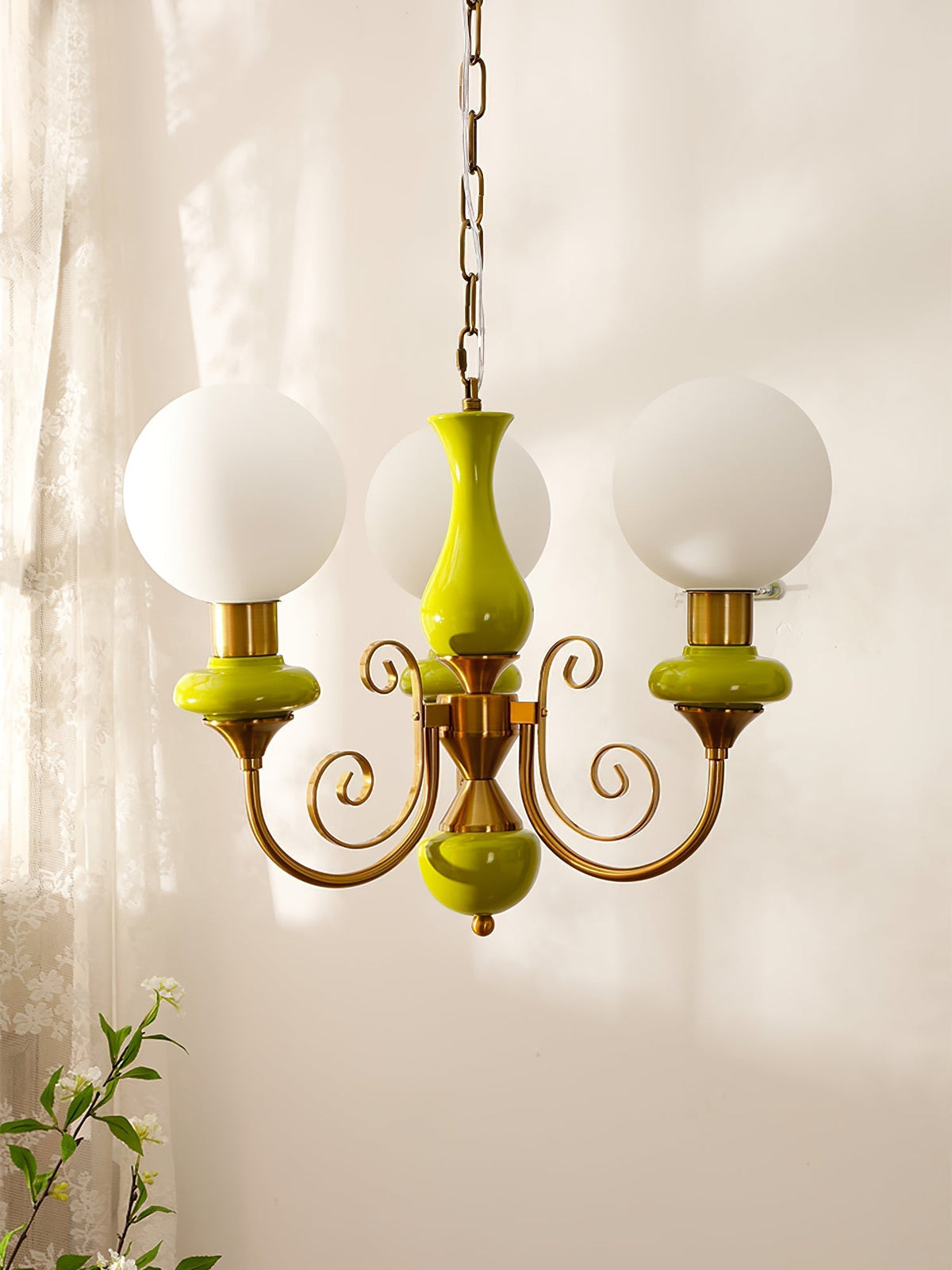 Glas-Kronleuchter mit Eisenrahmen in Grün, Gold und Weiß, 3-5-8 Lampen, Pendelleuchte für Esszimmer und Wohnzimmer | Sansoti