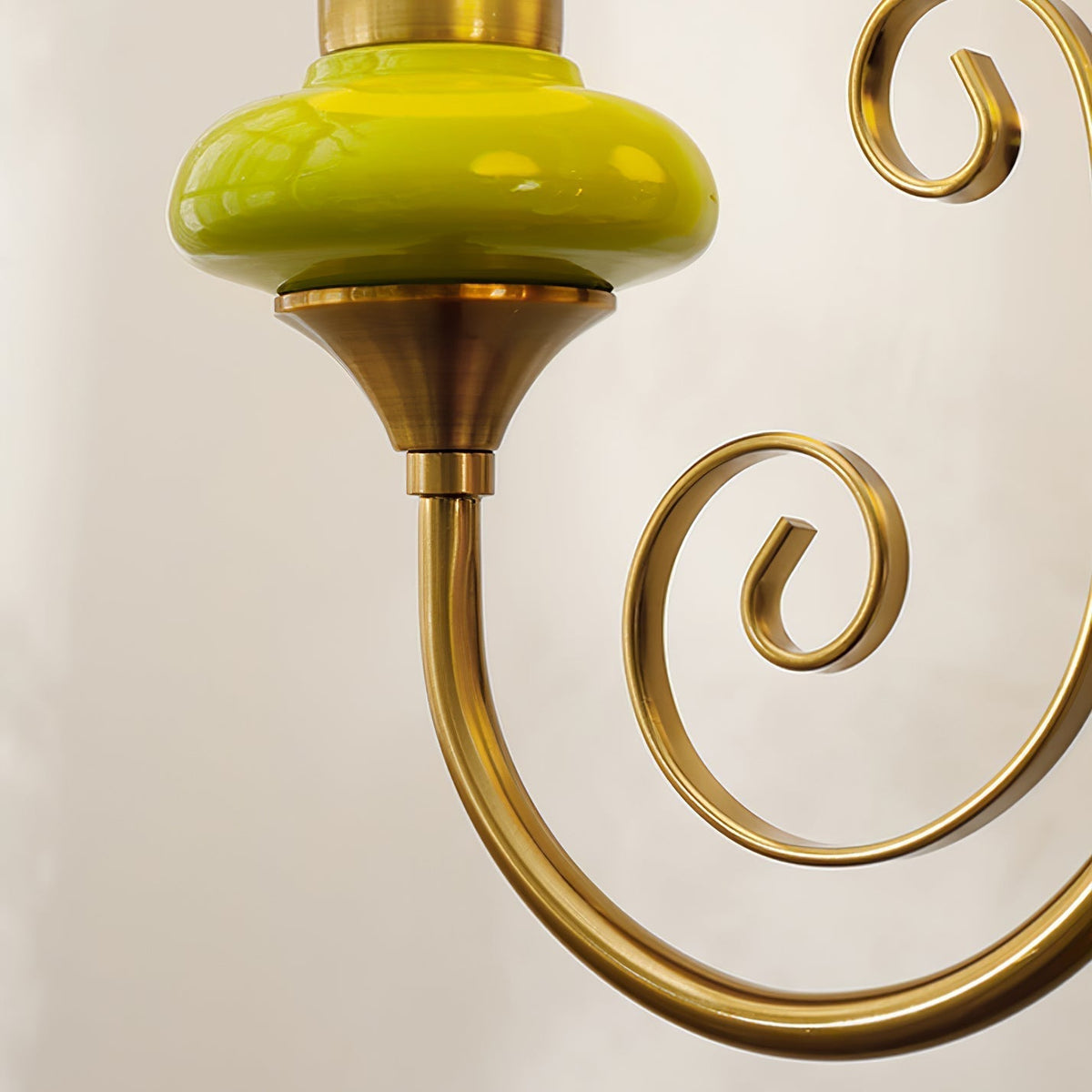 Glas-Kronleuchter mit Eisenrahmen in Grün, Gold und Weiß, 3-5-8 Lampen, Pendelleuchte für Esszimmer und Wohnzimmer | Sansoti