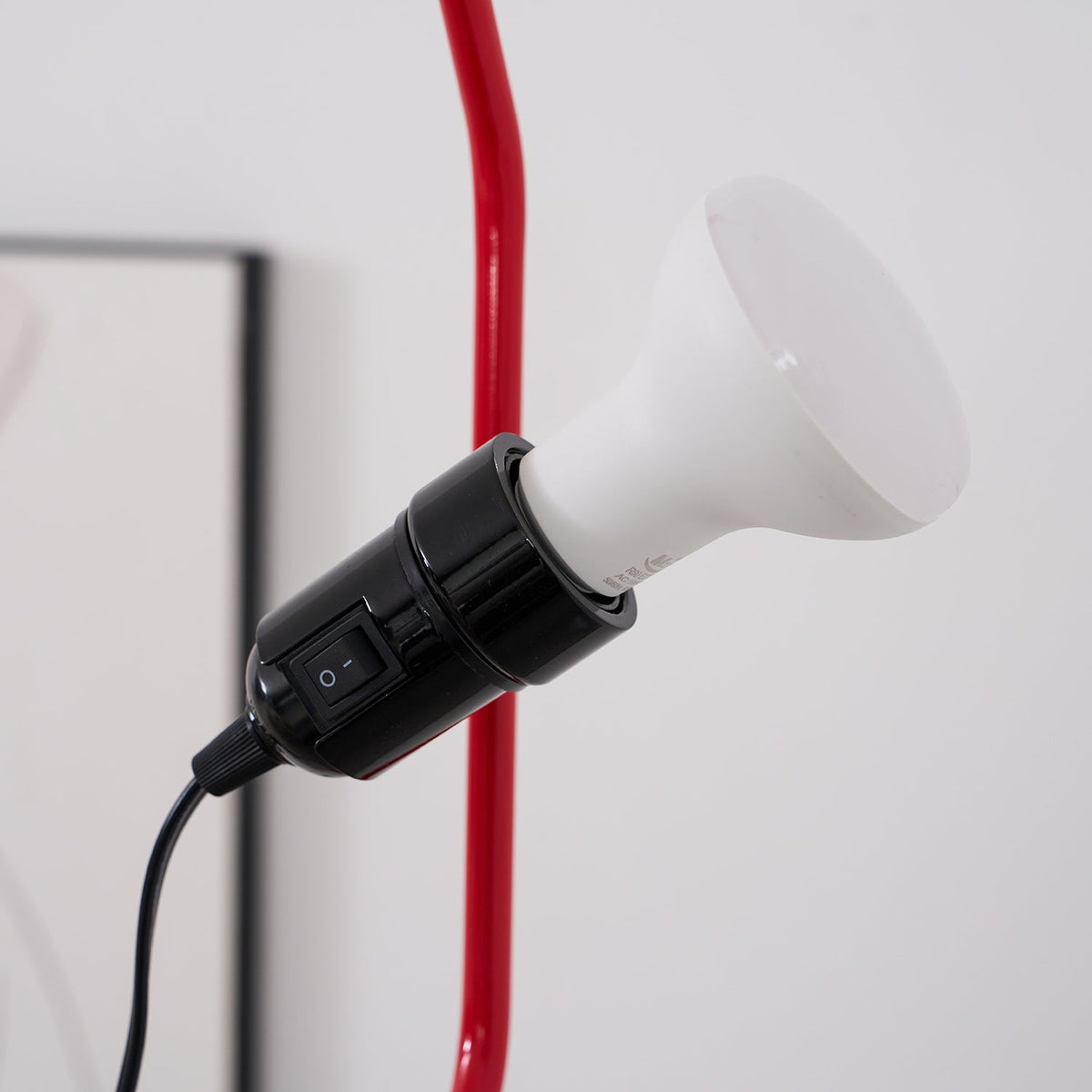 Suspension réglable en hauteur avec abat-jour tubulaire en métal – Noir/Blanc/Rouge | Sansoti