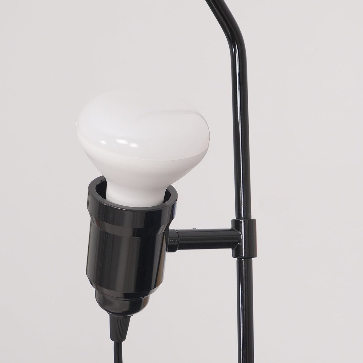 Suspension réglable en hauteur avec abat-jour tubulaire en métal – Noir/Blanc/Rouge | Sansoti