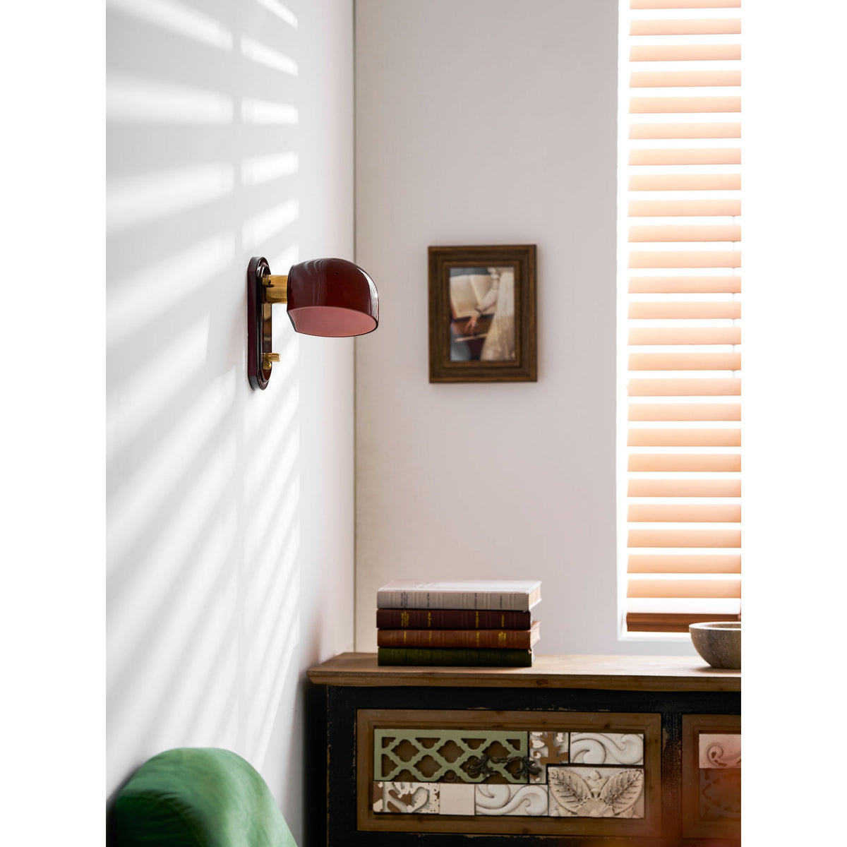 Vintage Wandleuchte mit rotem Glasschirm — Stimmungsvolle Retro-Beleuchtung für Wohnzimmer & Esszimmer | Sansoti