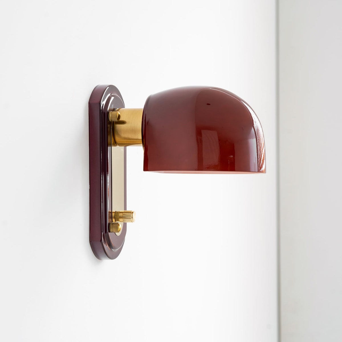 Vintage Wandleuchte mit rotem Glasschirm — Stimmungsvolle Retro-Beleuchtung für Wohnzimmer & Esszimmer | Sansoti