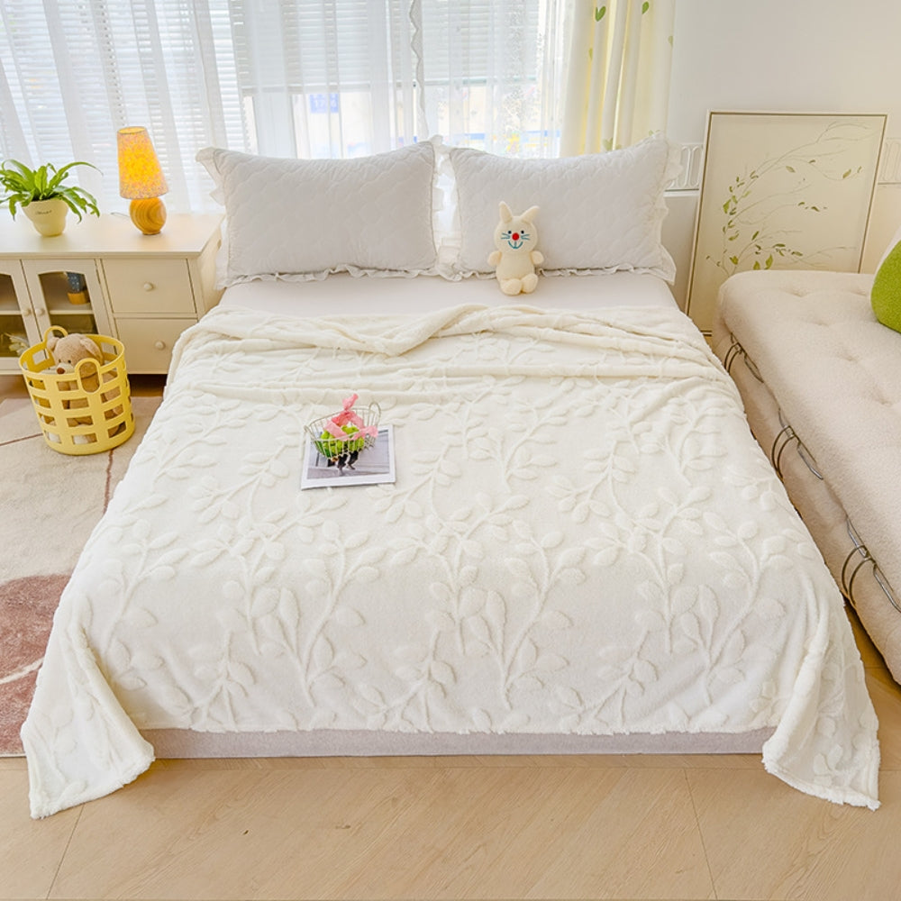 Fleece-Decke mit erhabenem Blattmuster aus Mikrofaser, besticktes Muster, weich, leicht, warm und bequem für Bett und Sofa | Sansoti