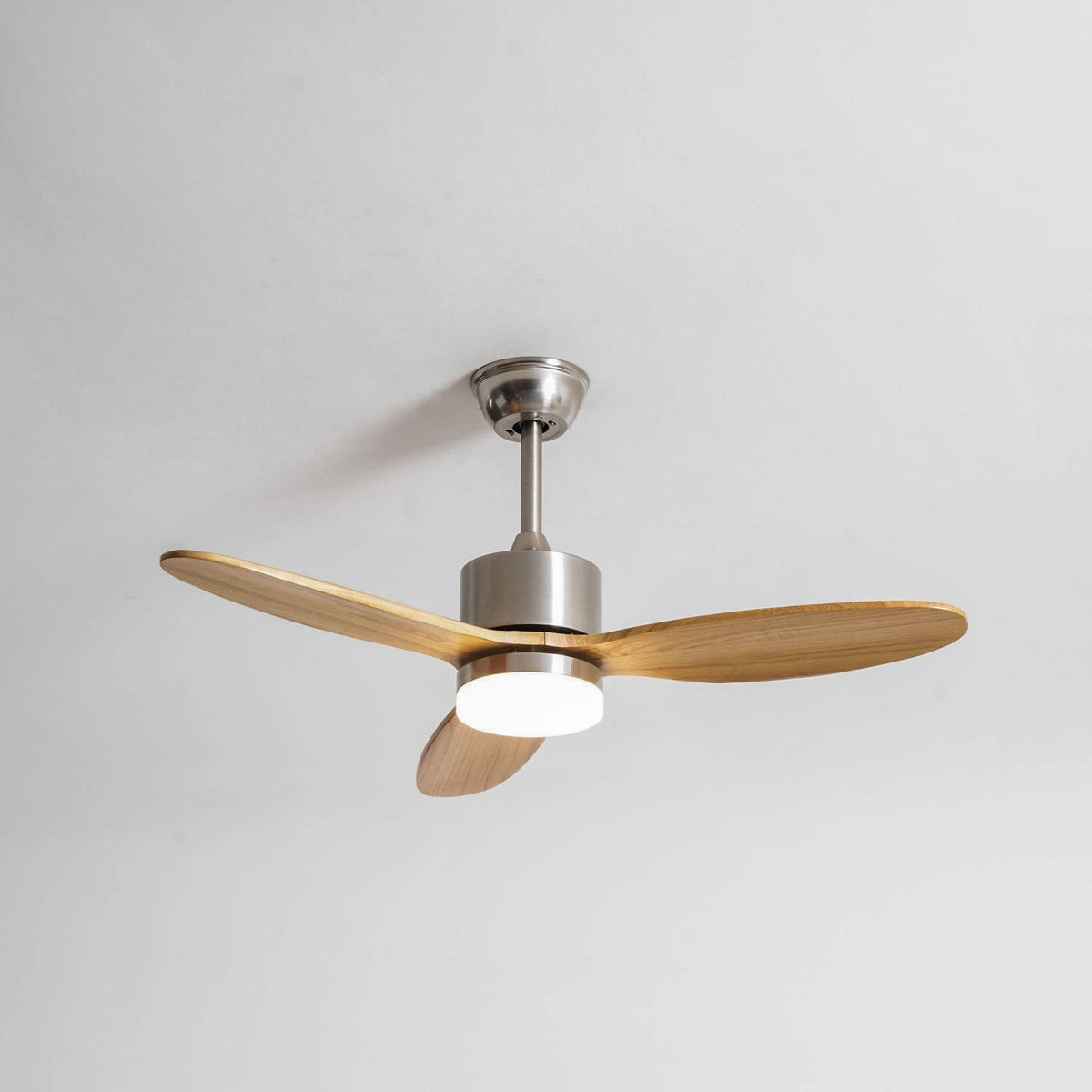 Deckenventilator mit integrierter LED-Beleuchtung – Dimmbar & Verstellbar – Leise & Energiesparend | Sansoti