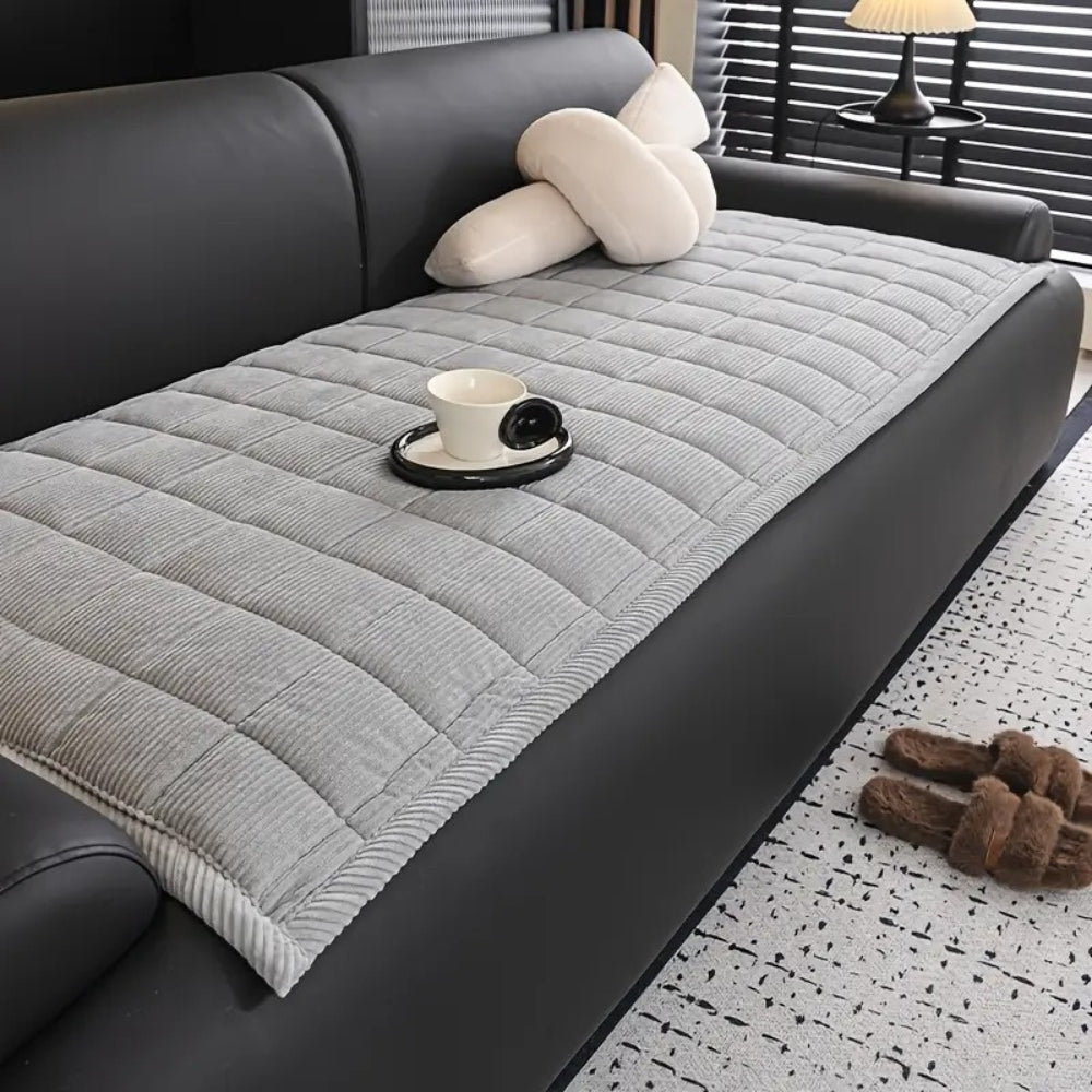 Polsterbezug für Sofa mit gesteppter Textur Rutschfester Möbelschutz für modernes Wohnzimmer Interieur | Sansoti