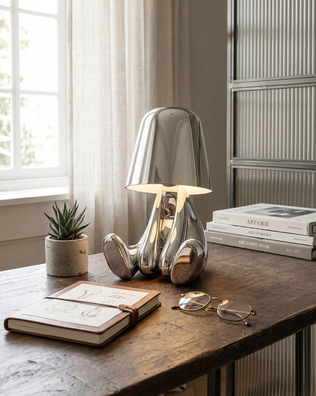 Lampe de table en métal sculpture figure lumière d’ambiance tactile dimmable LED veilleuse or argent design moderne décoratif | Sansoti