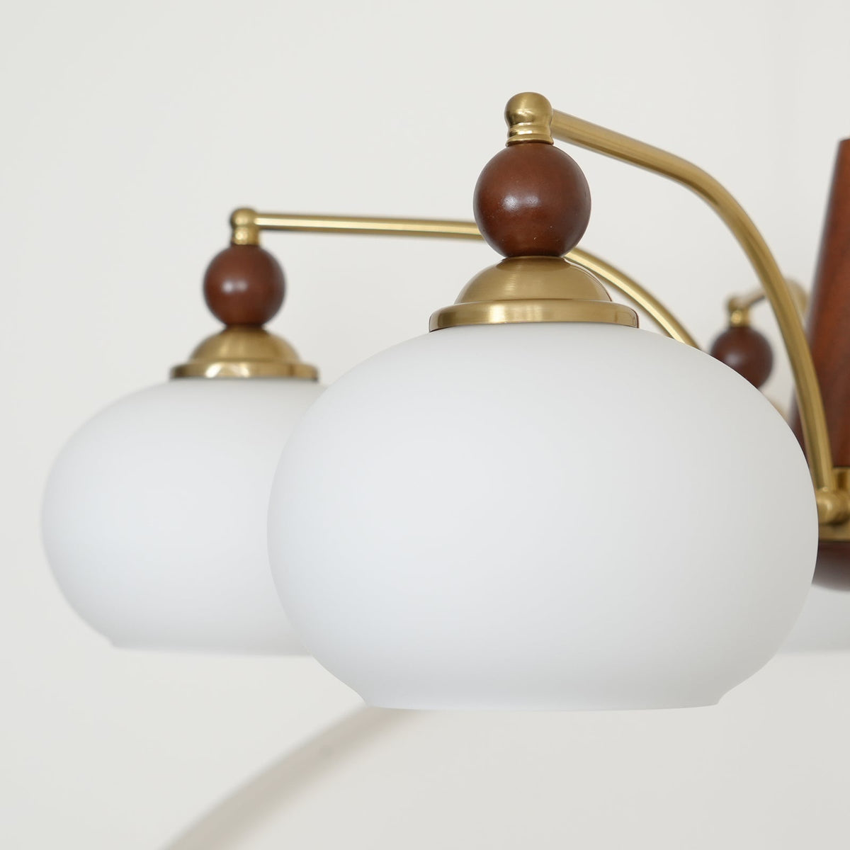 Lustre rétro Calliope – Suspension métallique avec abat-jours en verre – 3, 5 ou 8 points lumineux – Design classique vintage pour salle à manger et salon | Sansoti