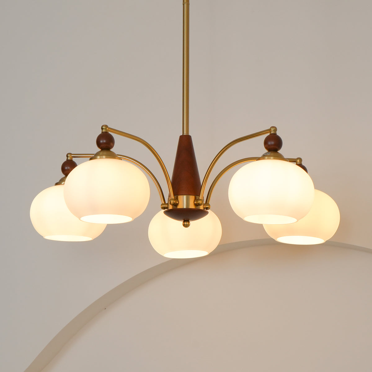 Lustre rétro Calliope – Suspension métallique avec abat-jours en verre – 3, 5 ou 8 points lumineux – Design classique vintage pour salle à manger et salon | Sansoti