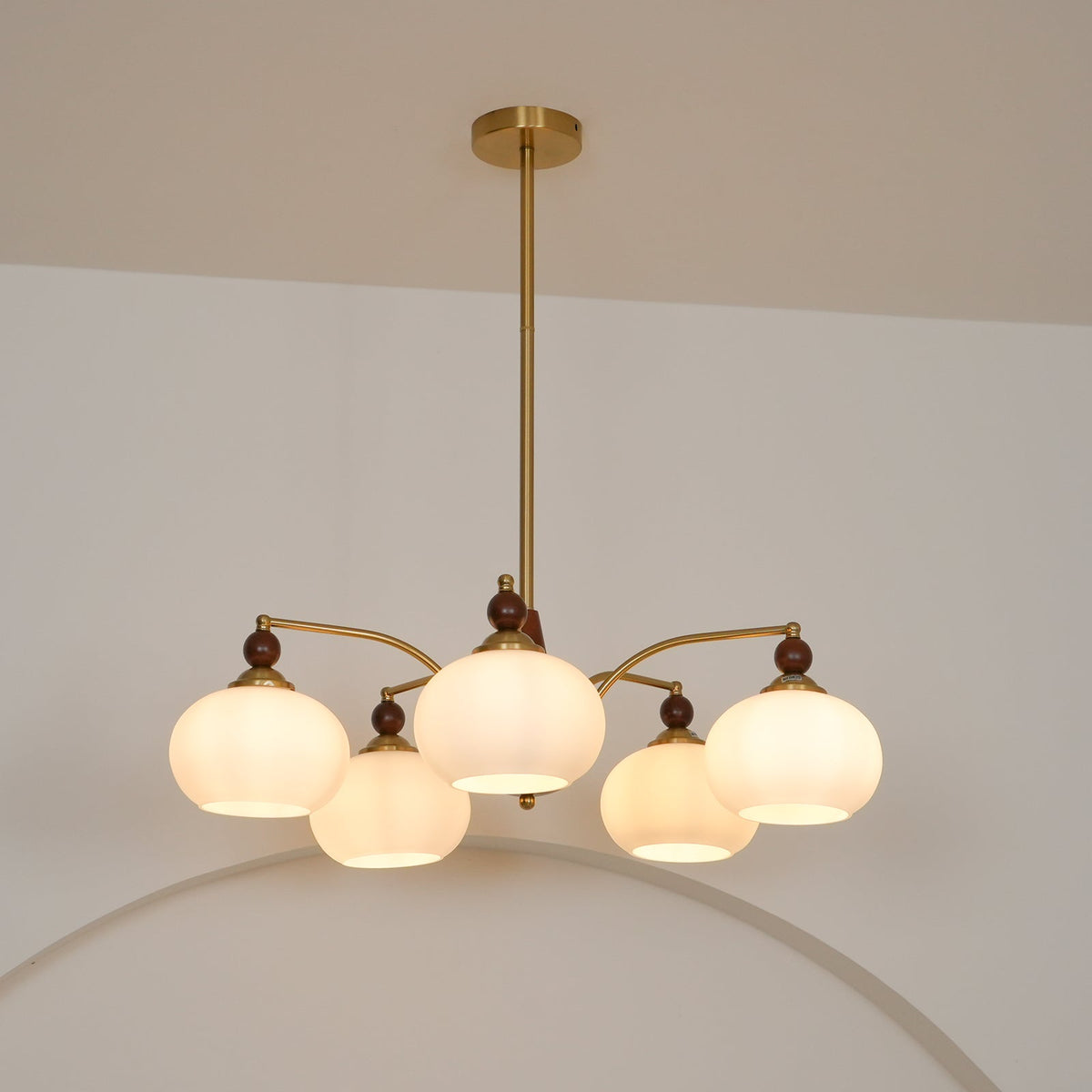 Lustre rétro Calliope – Suspension métallique avec abat-jours en verre – 3, 5 ou 8 points lumineux – Design classique vintage pour salle à manger et salon | Sansoti