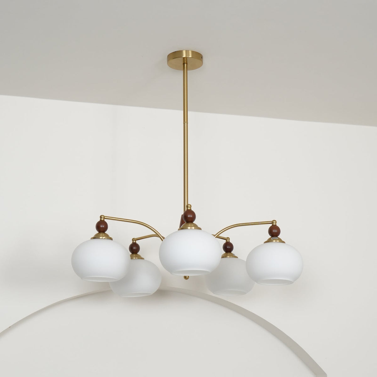 Lustre rétro Calliope – Suspension métallique avec abat-jours en verre – 3, 5 ou 8 points lumineux – Design classique vintage pour salle à manger et salon | Sansoti