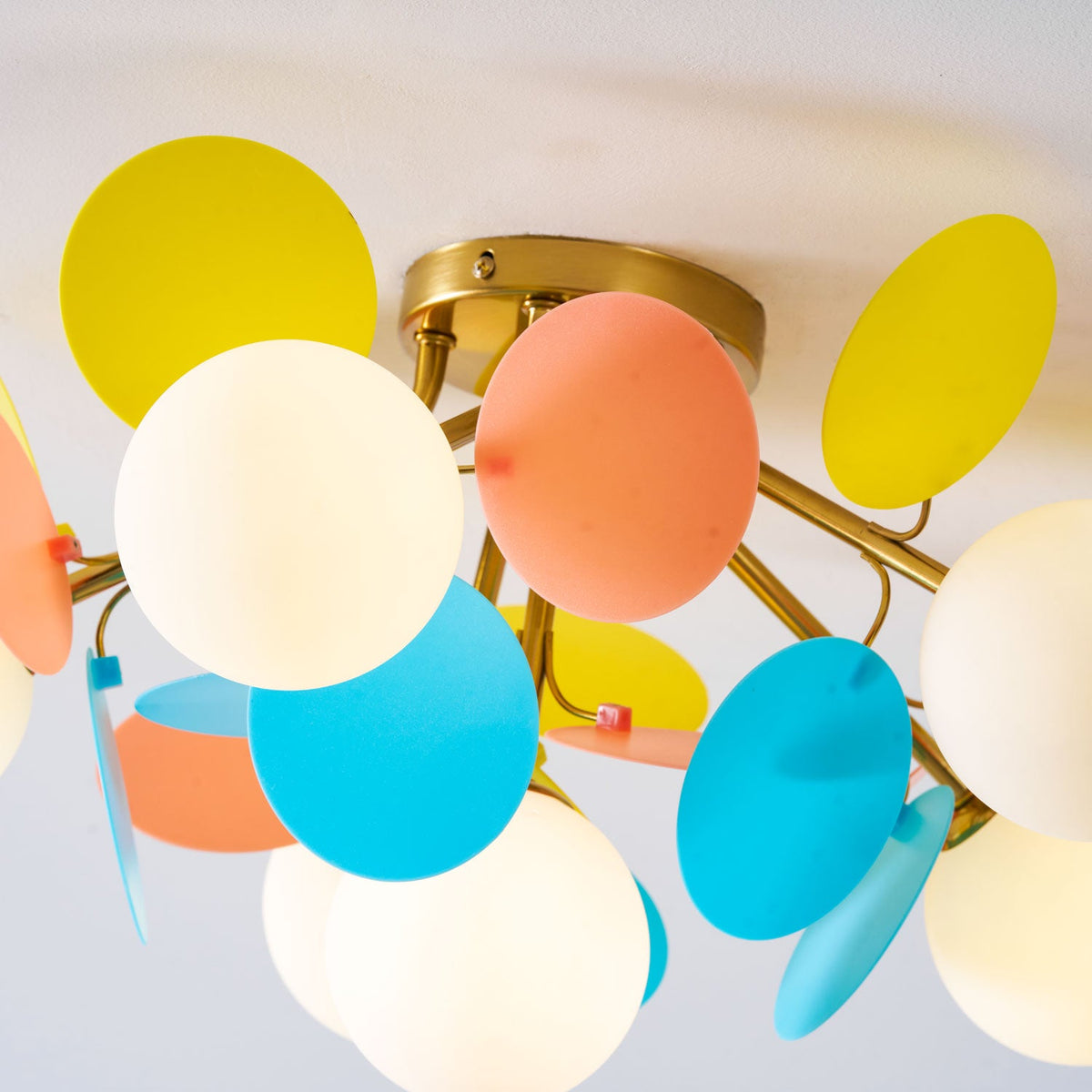 Plafonnier rond avec feuilles en acrylique – Couleurs pastel macaron – 1, 4, 6 ou 8 points lumineux – Douille G9 – Design scandinave pour chambre d’enfant, salon et bureau | Sansoti