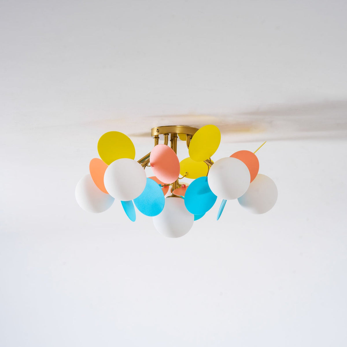 Plafonnier rond avec feuilles en acrylique – Couleurs pastel macaron – 1, 4, 6 ou 8 points lumineux – Douille G9 – Design scandinave pour chambre d’enfant, salon et bureau | Sansoti