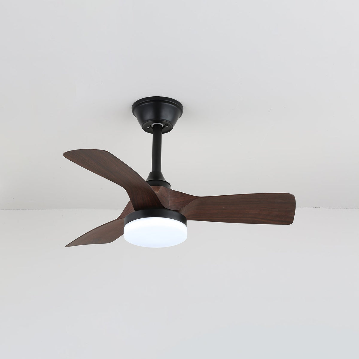 Minimalistischer Deckenventilator Orlen mit Holzoptik und Beleuchtung 81 cm | Skandinavischer Deckenventilator mit Lampe | Fernbedienung 6 Geschwindigkeiten | Nordic Design Deckenventilator | Sansoti