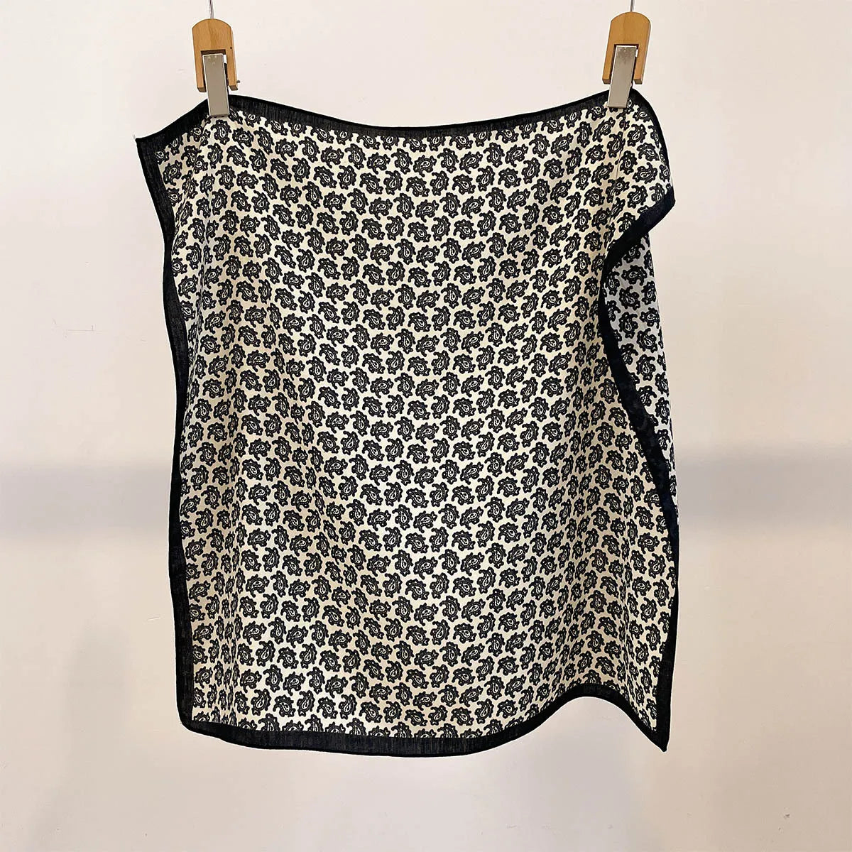 Quadratisches Bandana 68x68cm mit Baumwollprint, Kopftuch für Damen, Haar- und Halstuch, multifunktional für alle vier Jahreszeiten | Sansoti