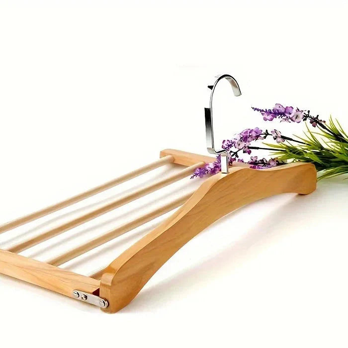 Drewniane wieszaki na ubrania z orzecha i naturalnego drewna – klasyczne, z metalowym haczykiem – 38x38x12cm | Sansoti