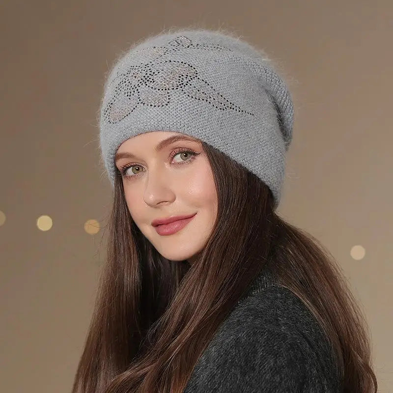 Gestrickte Wintermütze für Damen mit Blumendekor, warme Beanie, lässige Streetwear-Kopfbedeckung, Winteraccessoire | Sansoti