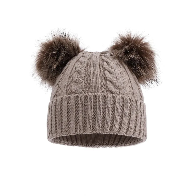Gestrickte Wintermütze mit zwei Pompons für Damen, warmes Outdoor-Accessoire, elastisch, unifarben, lässig | Sansoti