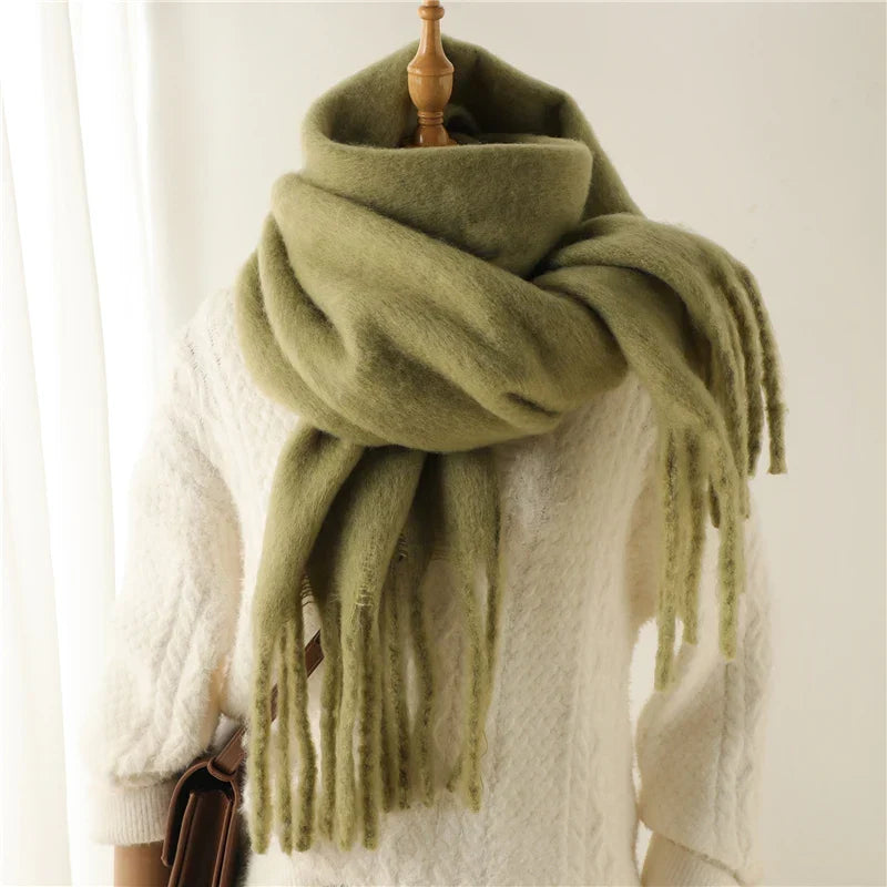 Luxuriöser Winterschal mit großen Quasten für Damen, 240x38cm, Kaschmir-Optik, warmer Halsschal und Stola für die Feiertage und den Winter | Sansoti