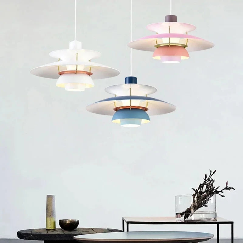 Bunte Hängeleuchte – Modernes Design mit mehreren Farben und Größen – Skandinavisch inspirierte Beleuchtung für Wohnzimmer, Esszimmer, Eingangsbereich | Sansoti