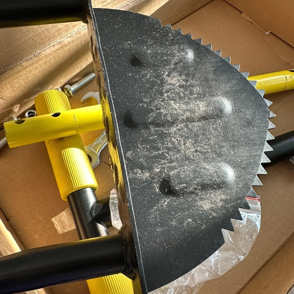 Half-Moon Lawn Edger with Wavy Edge Hand Tool for Sharp Flower Beds Paths Borders Garden Maintenance | Sansoti