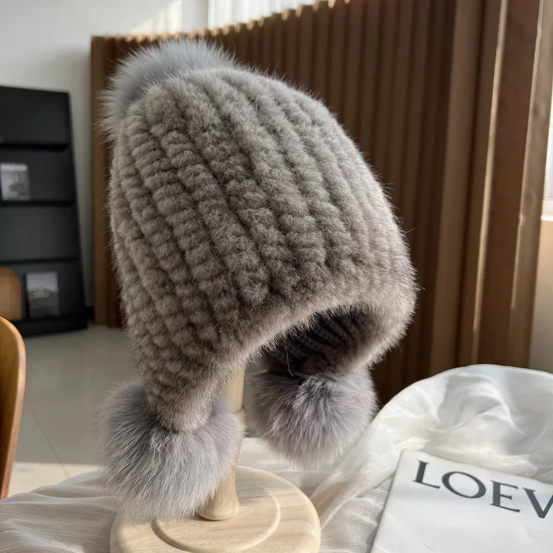 Gebreide Bontmuts met Pompom voor Dames Wintermuts Warm Oorwarmers Spiraalpatroon Luxe Winteraccessoire | Sansoti