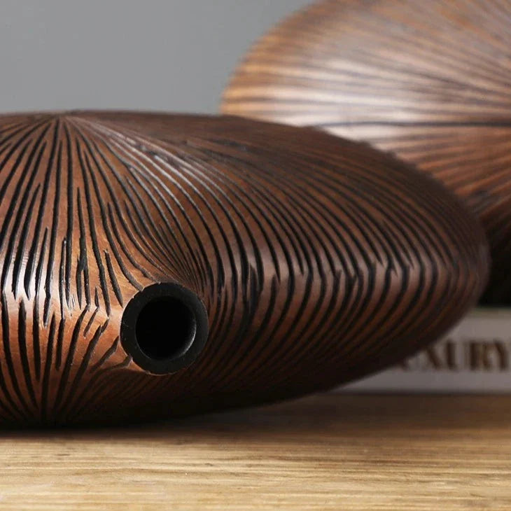 Vase sculpté décoratif style grès – Décoration d’intérieur façonnée à la main pour fleurs & mise en scène | Sansoti