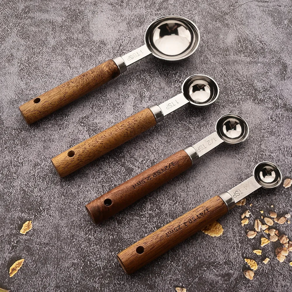 Messlöffel-Set 8-teilig aus Edelstahl mit Holzgriff – Nestbares Küchenwerkzeug zum Backen und Kochen | Sansoti