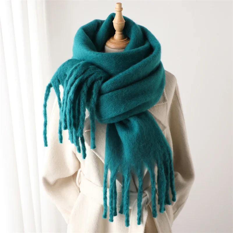 Luxuriöser Winterschal mit großen Quasten für Damen, 240x38cm, Kaschmir-Optik, warmer Halsschal und Stola für die Feiertage und den Winter | Sansoti