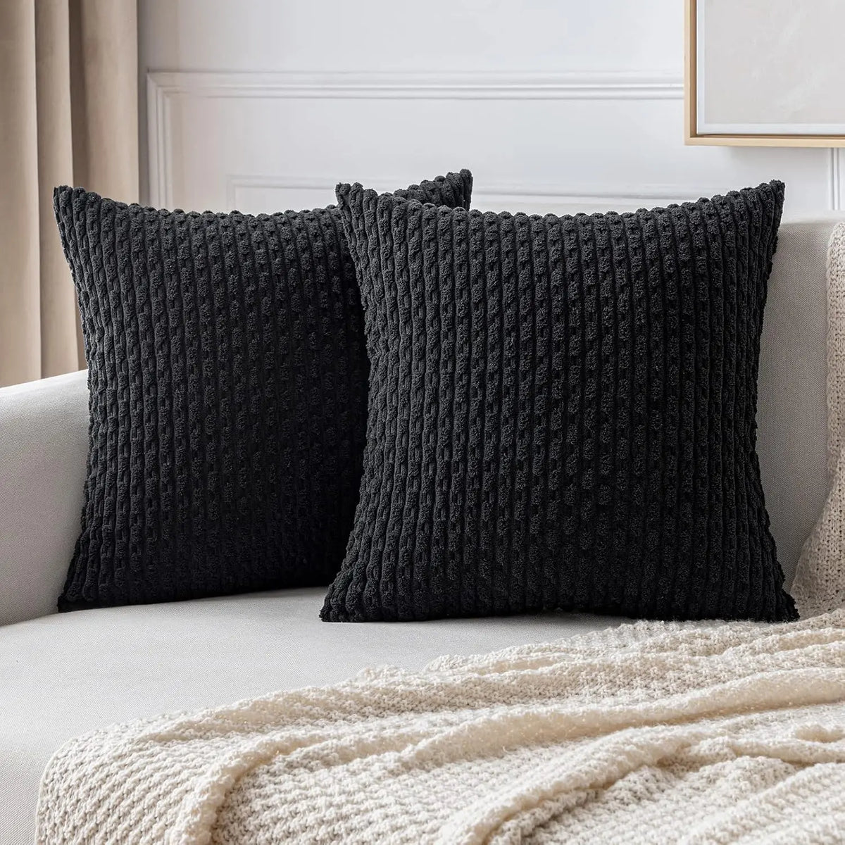 Geripptes Samtkissen 45x45 cm für Sofa und Bett, dekoratives Kissen im skandinavischen Design für Wohnzimmer und Schlafzimmer | Sansoti