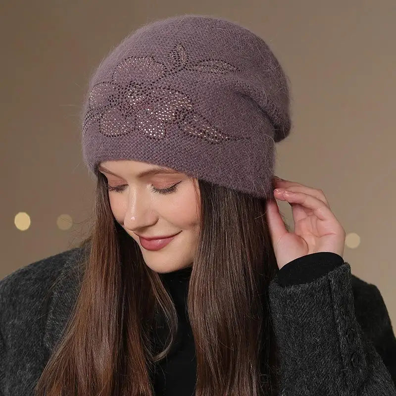 Gestrickte Wintermütze für Damen mit Blumendekor, warme Beanie, lässige Streetwear-Kopfbedeckung, Winteraccessoire | Sansoti
