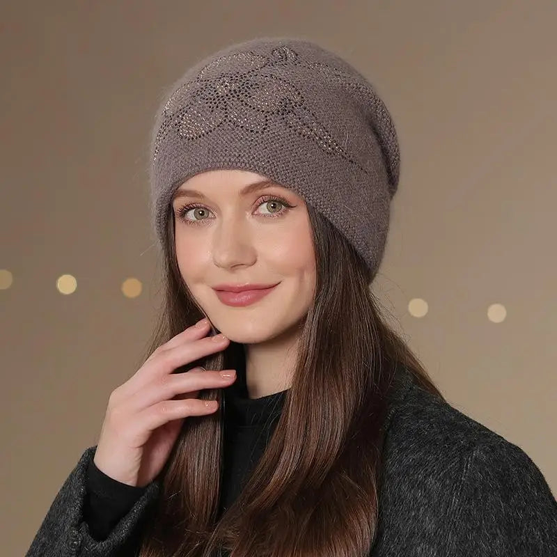 Gestrickte Wintermütze für Damen mit Blumendekor, warme Beanie, lässige Streetwear-Kopfbedeckung, Winteraccessoire | Sansoti