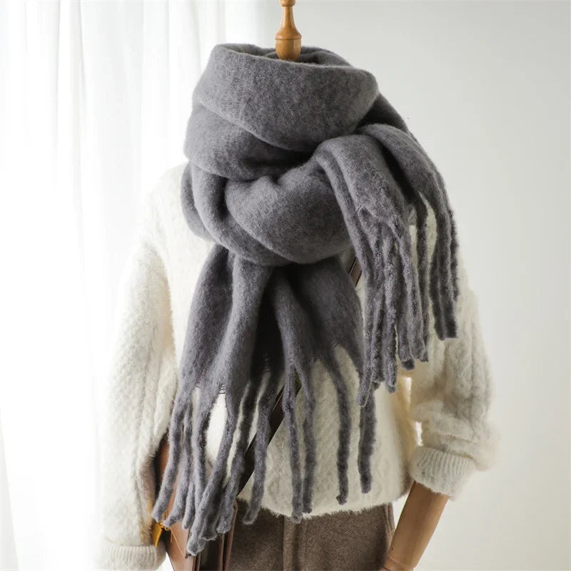 Warmer Winterschal für Damen 240x38cm im dicken Woll-Look, Schultertuch mit Fransen, weicher Strickschal gegen Kälte | Sansoti