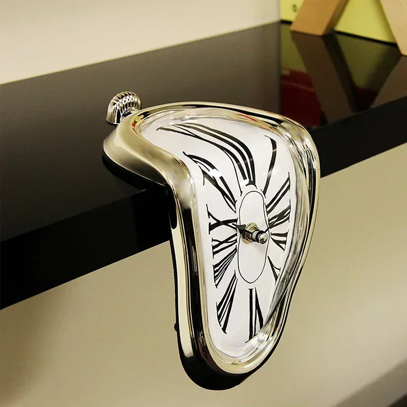 Reloj derretido al estilo de Salvador Dalí, 18x12x15cm, plástico y aluminio, reloj decorativo surrealista para estantería o mesa, salón, regalo | Sansoti