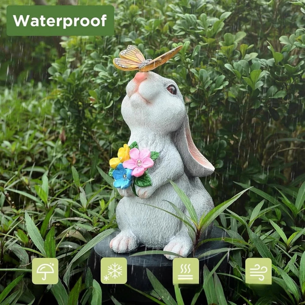 Figura de conejo con energía solar para jardín, resina, 22,5cm, LED con mariposa, lámpara solar para jardín, terraza y césped, decoración exterior y regalo de Pascua | Sansoti