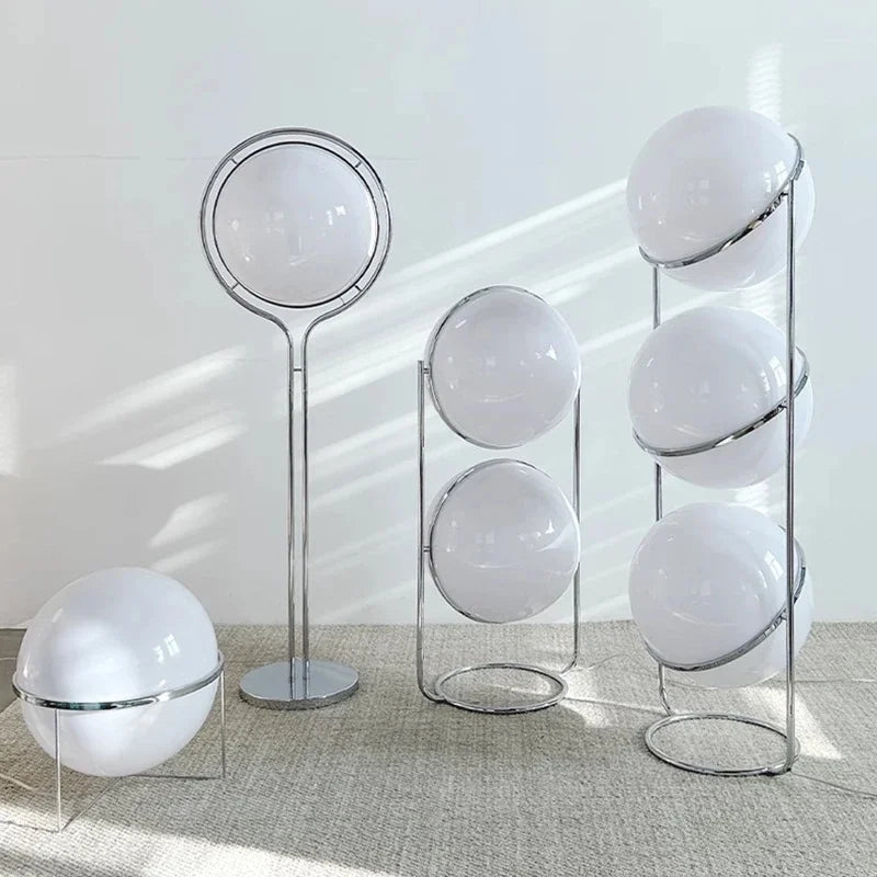 Lampa podłogowa w kształcie kuli, biała, akryl i chromowany metal, design art déco, E27 LED | Sansoti