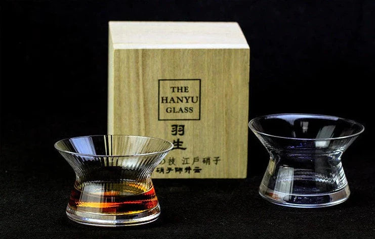 Kristallglas Whiskeyglas mit Trichterdesign 170ml für aromatisches Erlebnis | Handgefertigtes japanisches Trinkglas mit Holzkiste | Premium-Whiskyglas-Set für Kenner und Liebhaber Geschenk | Sansoti