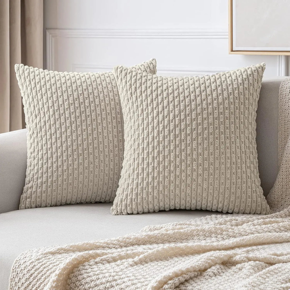 Geripptes Samtkissen 45x45 cm für Sofa und Bett, dekoratives Kissen im skandinavischen Design für Wohnzimmer und Schlafzimmer | Sansoti
