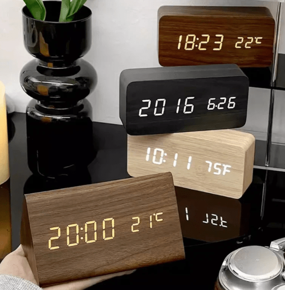 LED-Holzwecker mit Sprachaktivierung & minimalistischem Design – Sansoti