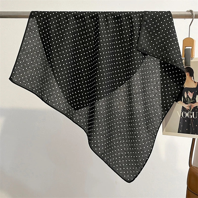 Quadratisches Bandana 68x68cm mit Baumwollprint, Kopftuch für Damen, Haar- und Halstuch, multifunktional für alle vier Jahreszeiten | Sansoti
