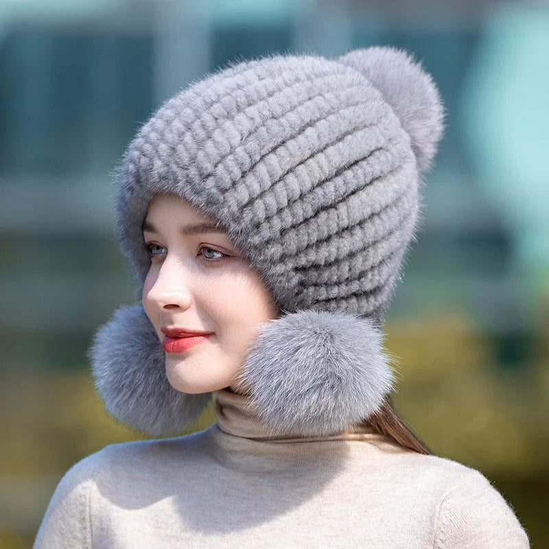 Gebreide Bontmuts met Pompom voor Dames Wintermuts Warm Oorwarmers Spiraalpatroon Luxe Winteraccessoire | Sansoti