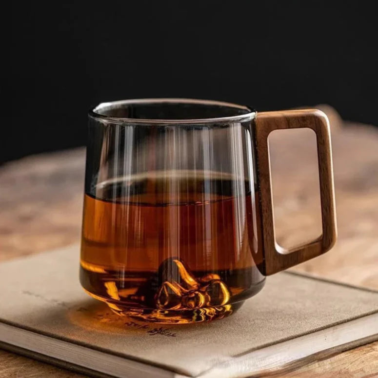 Glasbecher Bergspitze mit doppelter Wand 300 ml – Hitzebeständiges Borosilikatglas mit Holzgriff für Kaffee und Tee | Sansoti