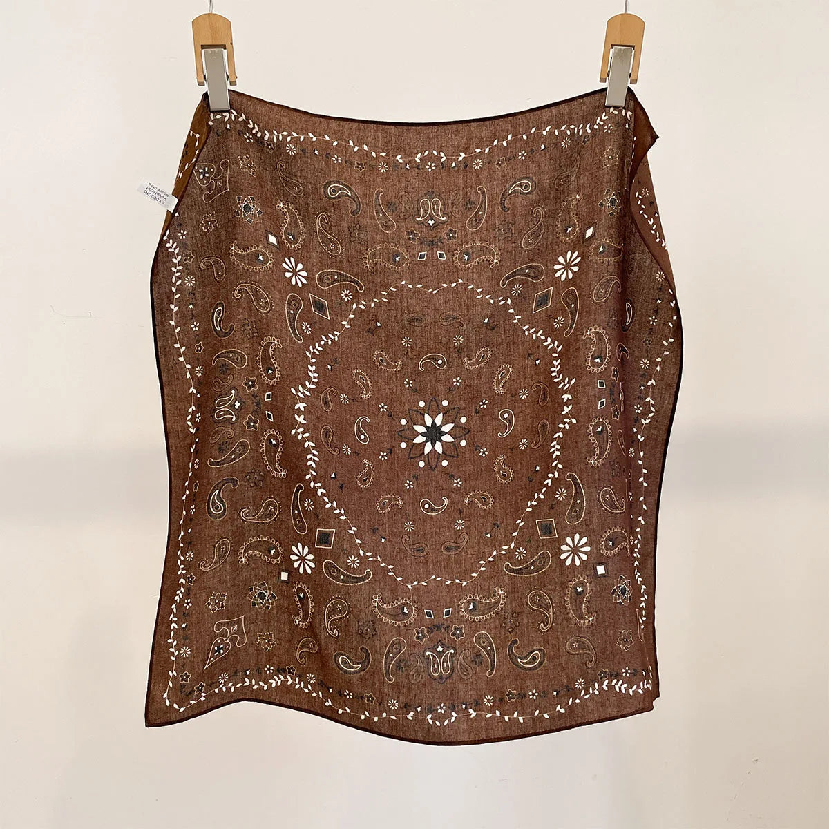 Quadratisches Bandana 68x68cm mit Baumwollprint, Kopftuch für Damen, Haar- und Halstuch, multifunktional für alle vier Jahreszeiten | Sansoti