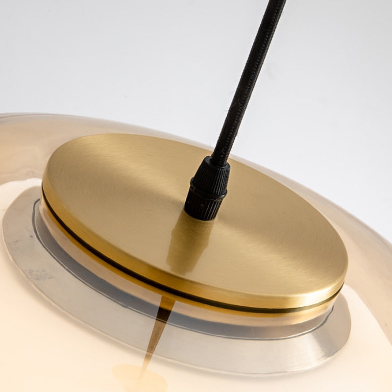 Globus-Hängeleuchte mit geräuchertem Glasball – Goldene, schwarze oder transparente Ausführung | Skandinavisches Design | Sansoti