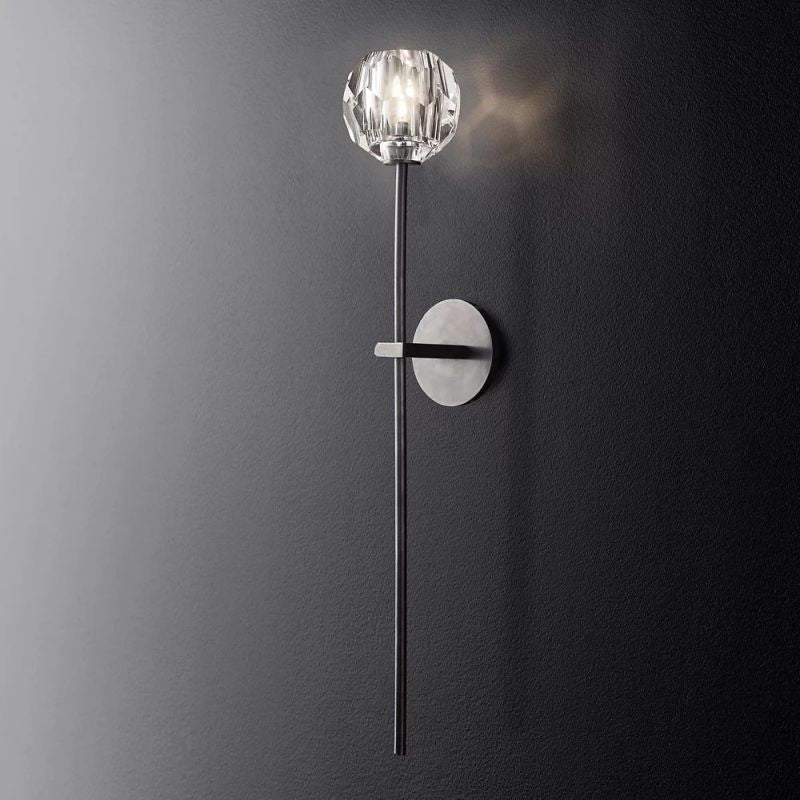 Kristall-Wandleuchte mit Glaskugel und Messing-Finish für stimmungsvolle Beleuchtung im Wohnzimmer, Schlafzimmer und Eingangsbereich | Sansoti