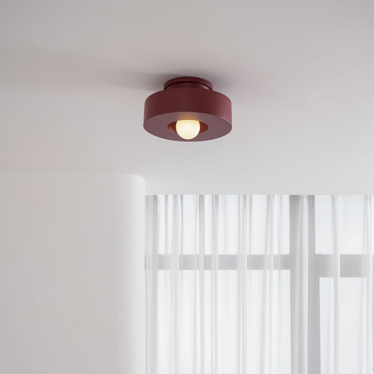 Simon ceiling lamp with stacked cylindrical shapes, resin, available in red, green and black, E26 E27 socket, Ø30×15cm, minimalist design, geometric sculptural lighting element | Sansoti