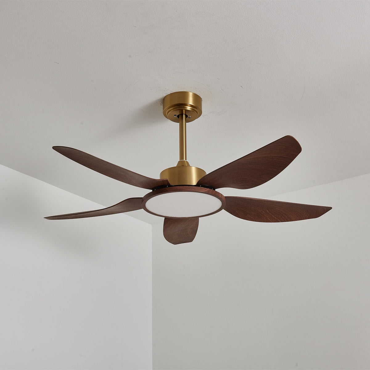 Modern Ceiling Fan with Walnut & Brass Lighting – Ø106cm/Ø122cm | Sansoti