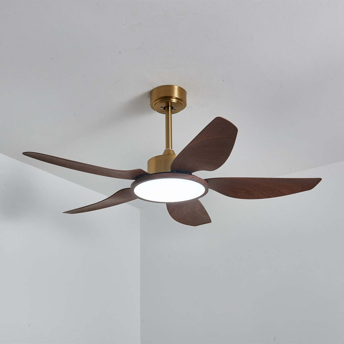 Modern Ceiling Fan with Walnut & Brass Lighting – Ø106cm/Ø122cm | Sansoti