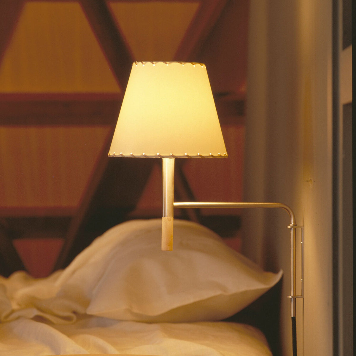Adjustable Wall Lamp with Swivel Arm – Modern Design Reading Lamp with Hand-Knitted Parchment or Pleated Shade | Sansoti